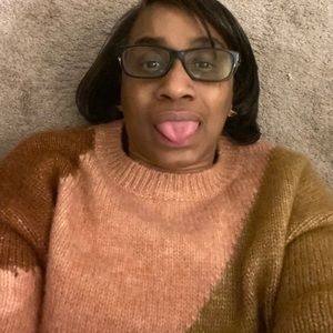 Meet your Posher, Trinia